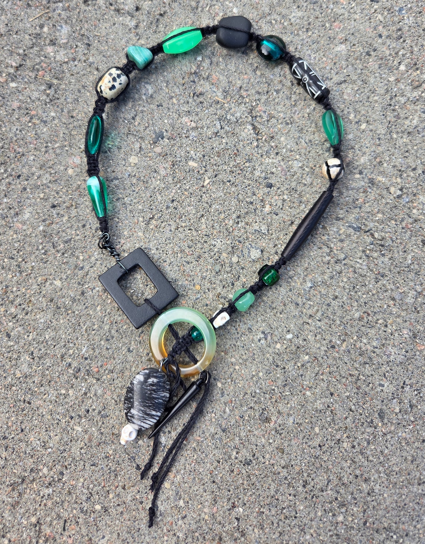Collier Tzygane vert, noir et beige