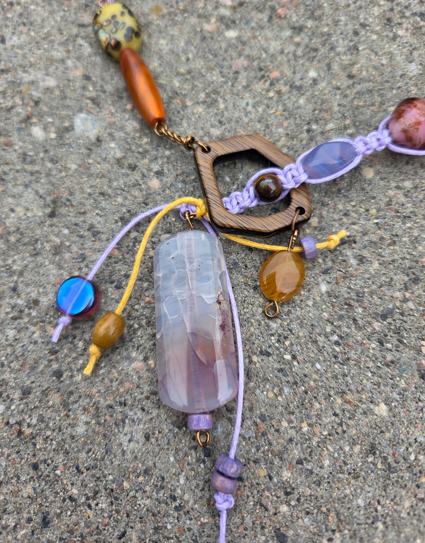 Collier Tzygane lilas, jaune, rouille et beige