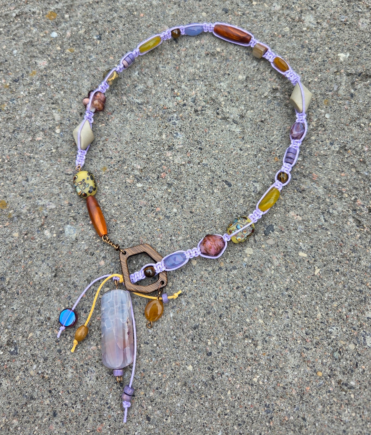 Collier Tzygane lilas, jaune, rouille et beige