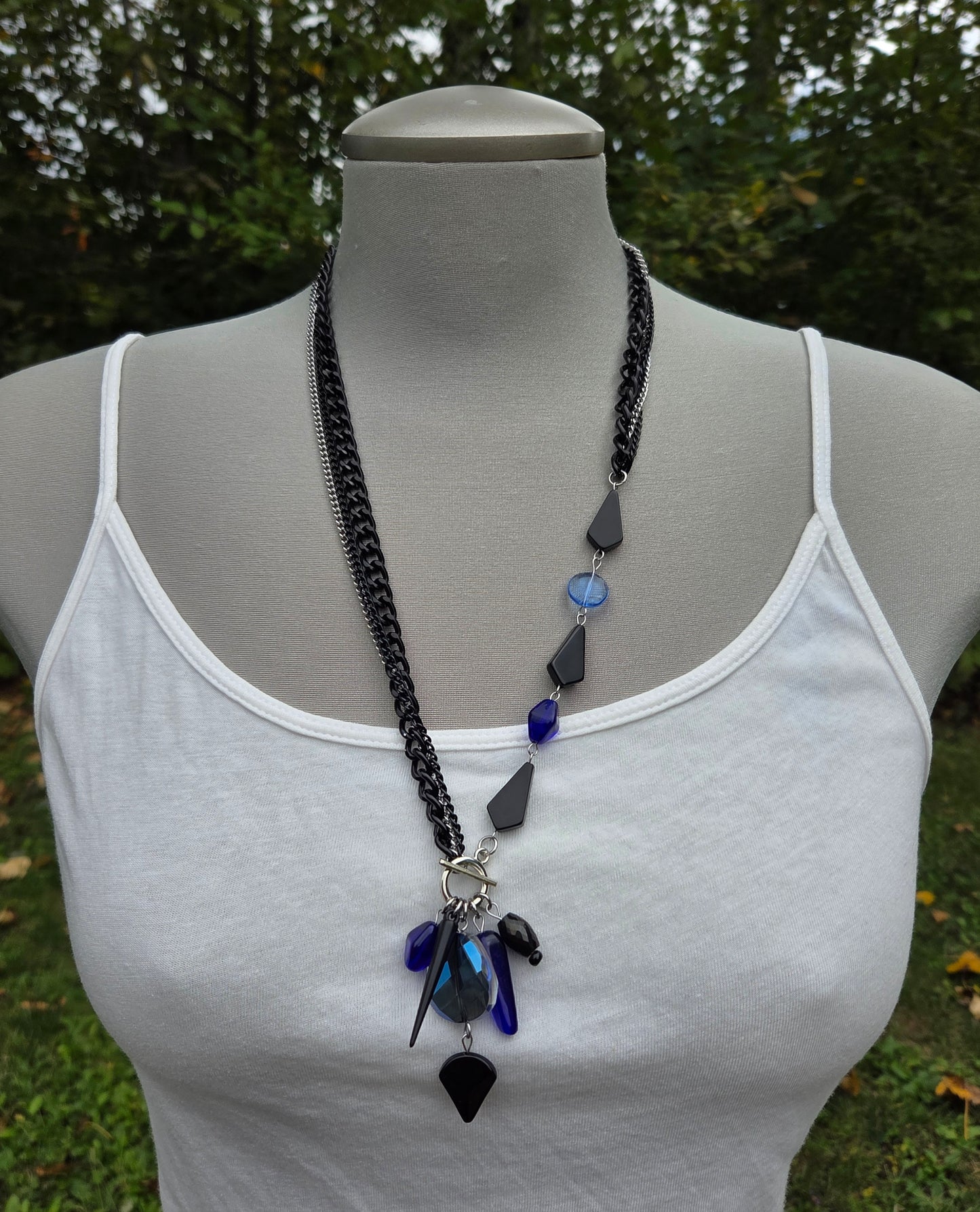 Collier Asymétrik noir et bleu royal