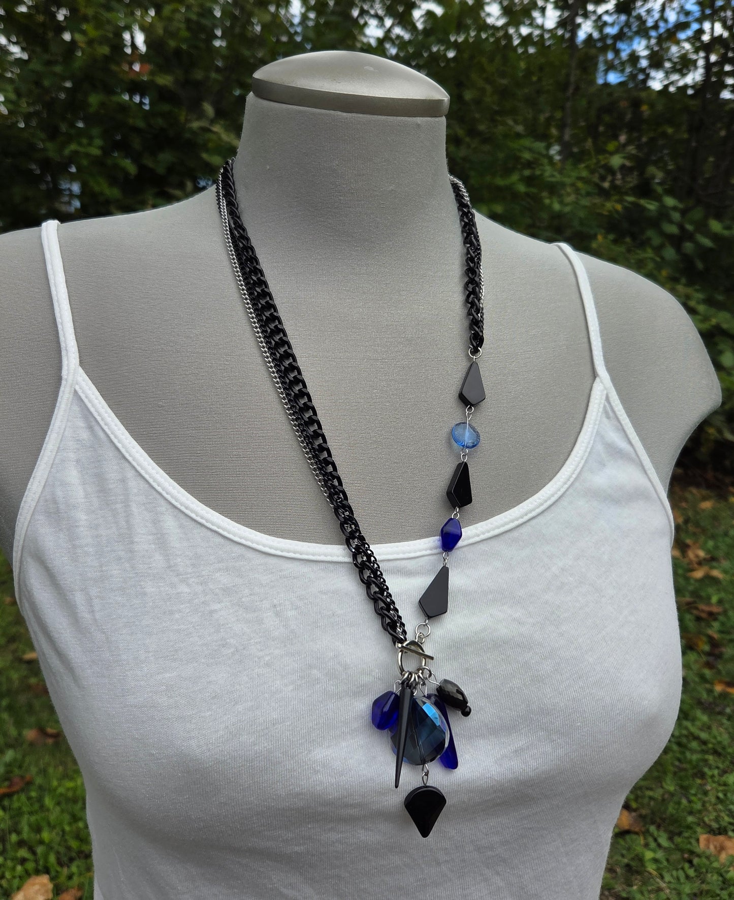 Collier Asymétrik noir et bleu royal