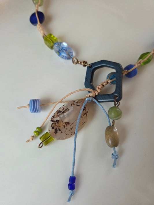 Collier Tzygane bleu, beige et vert