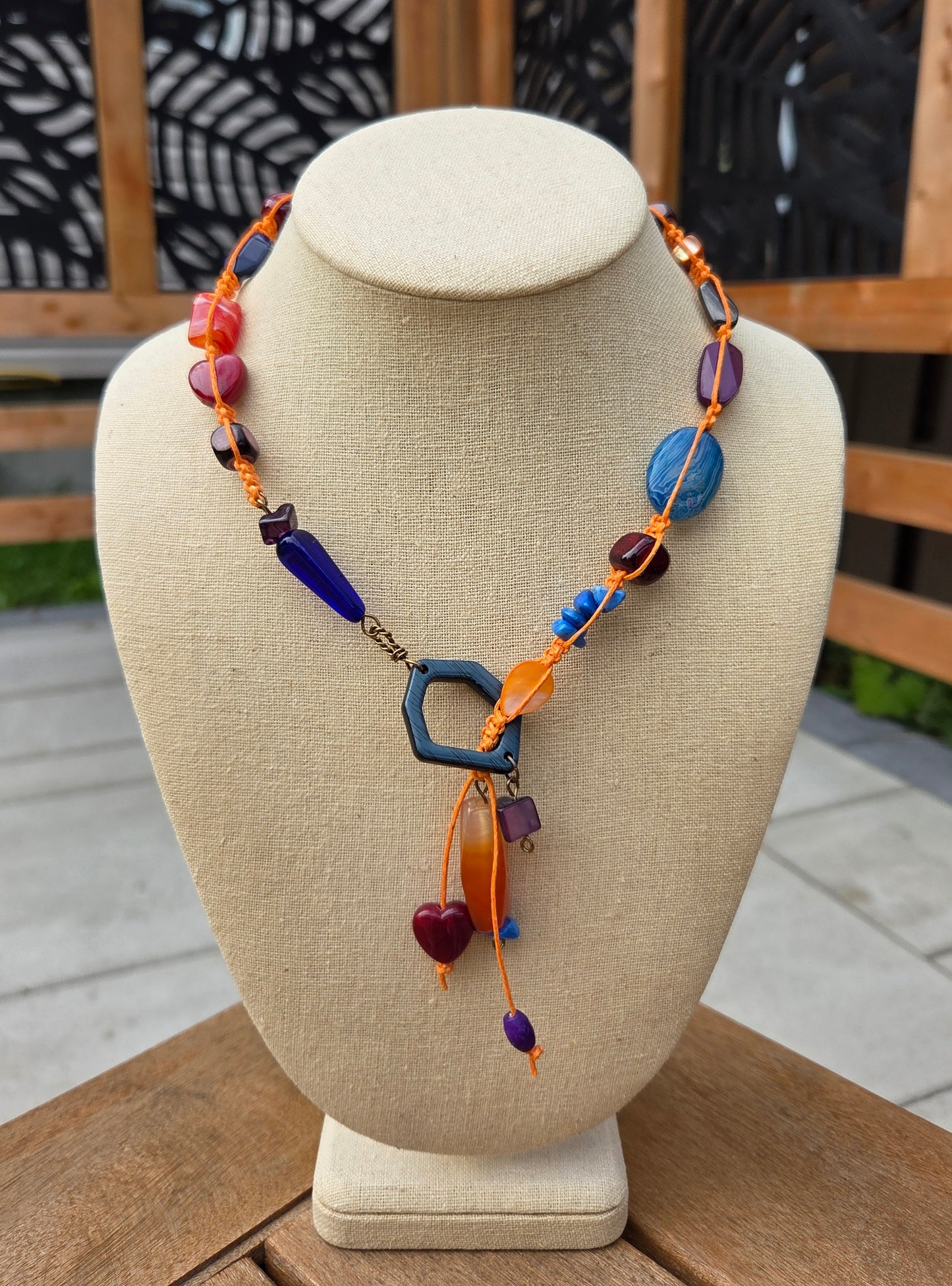 Collier Tzygane orange, rouge, prune et bleu