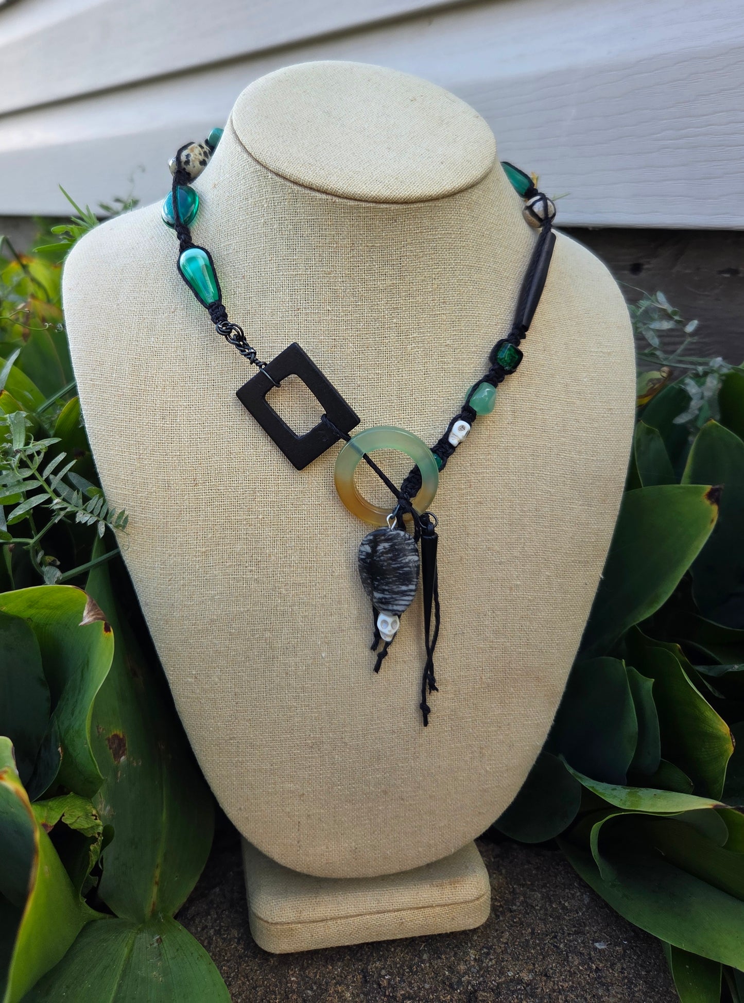 Collier Tzygane vert, noir et beige