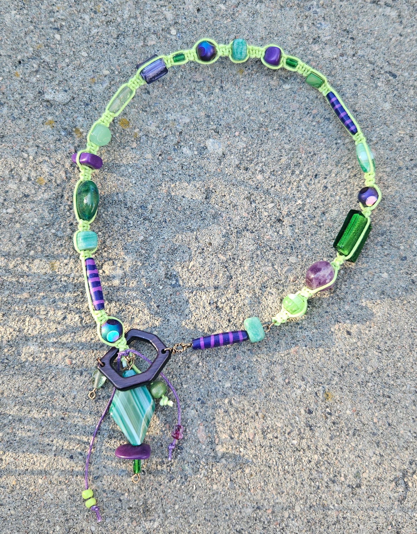Collier Tzygane lime, vert et mauve