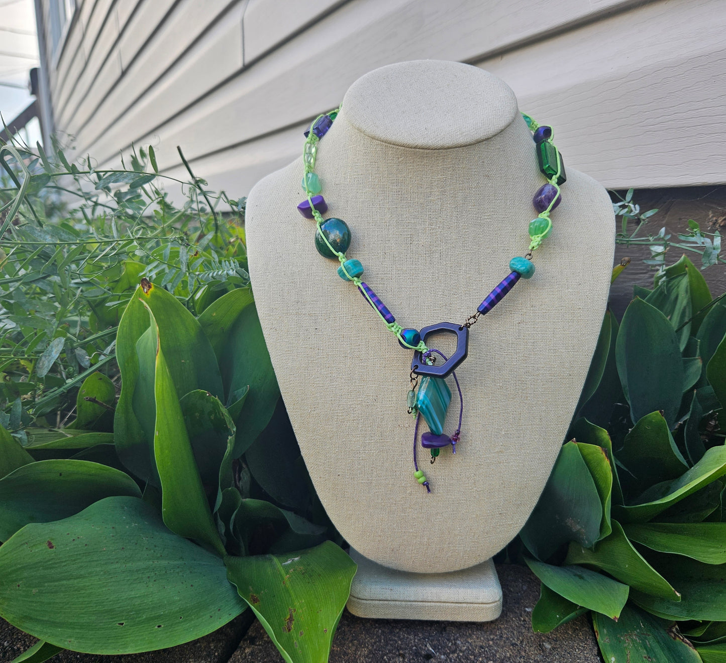 Collier Tzygane lime, vert et mauve