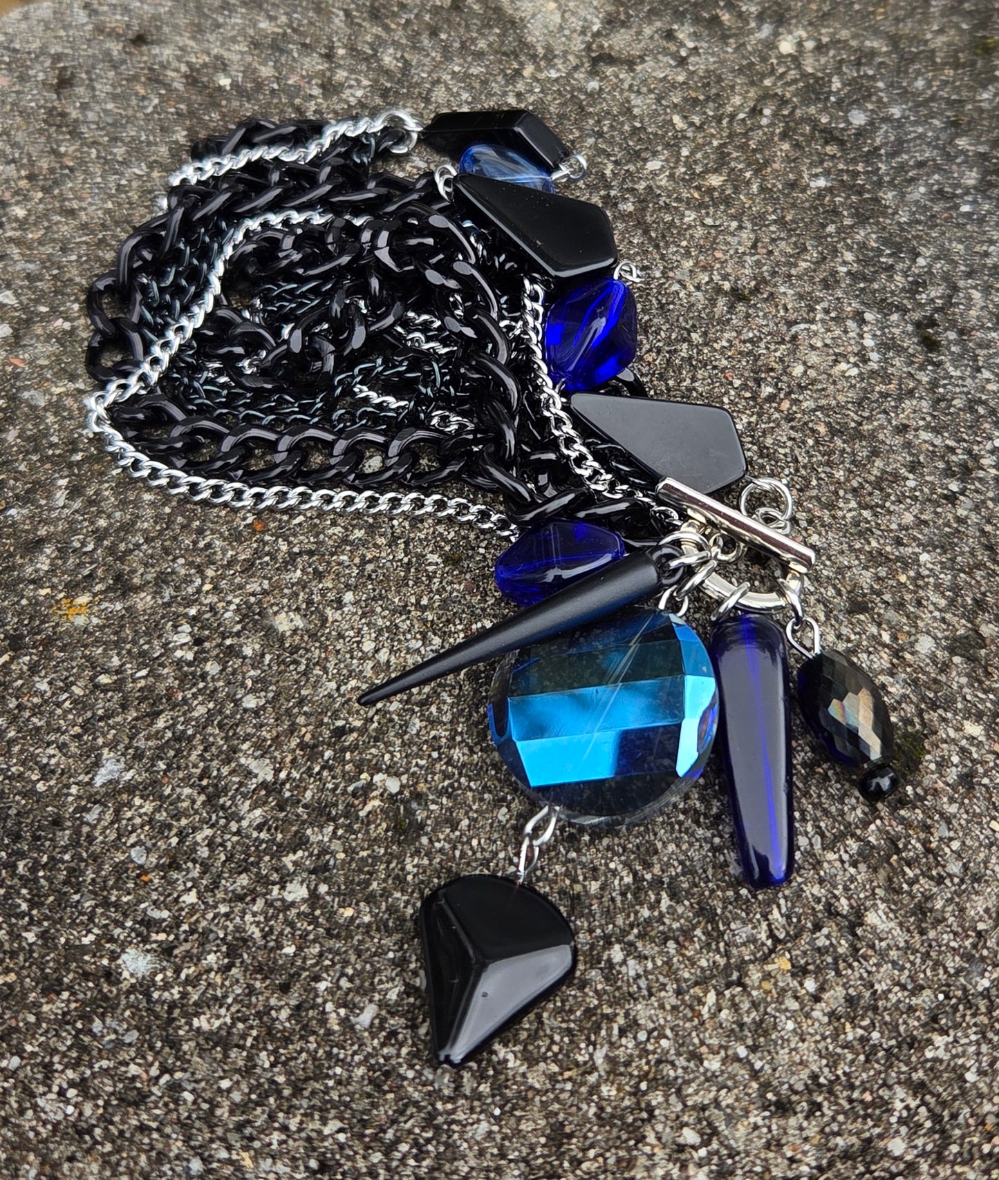Collier Asymétrik noir et bleu royal