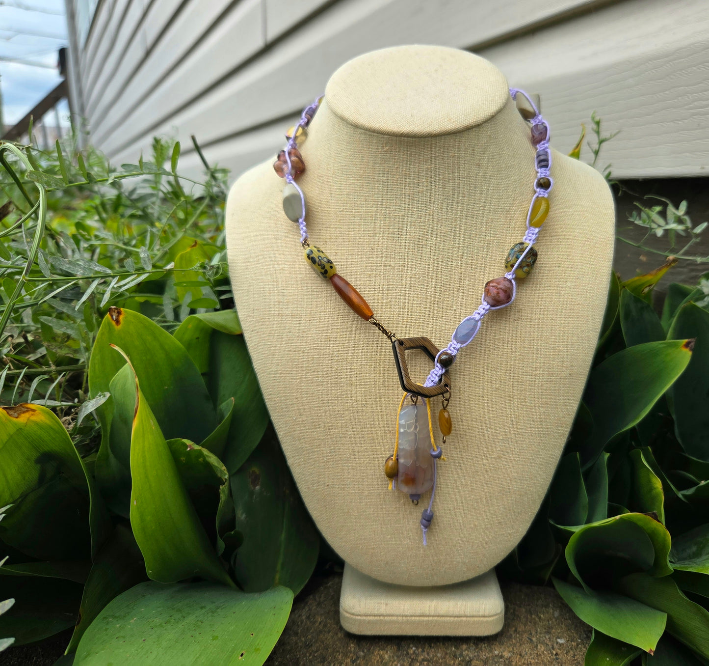Collier Tzygane lilas, jaune, rouille et beige