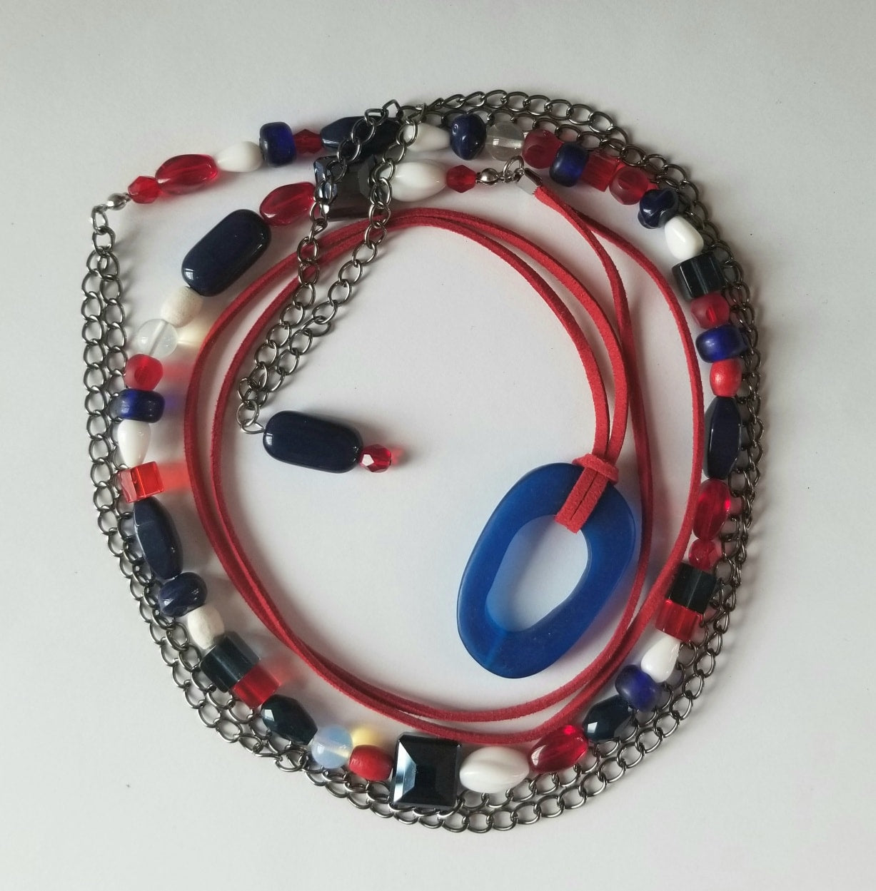 Collier Mille et une nuits marine, rouge et blanc