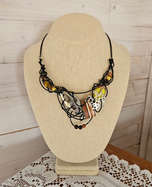 Collier de bois exotique