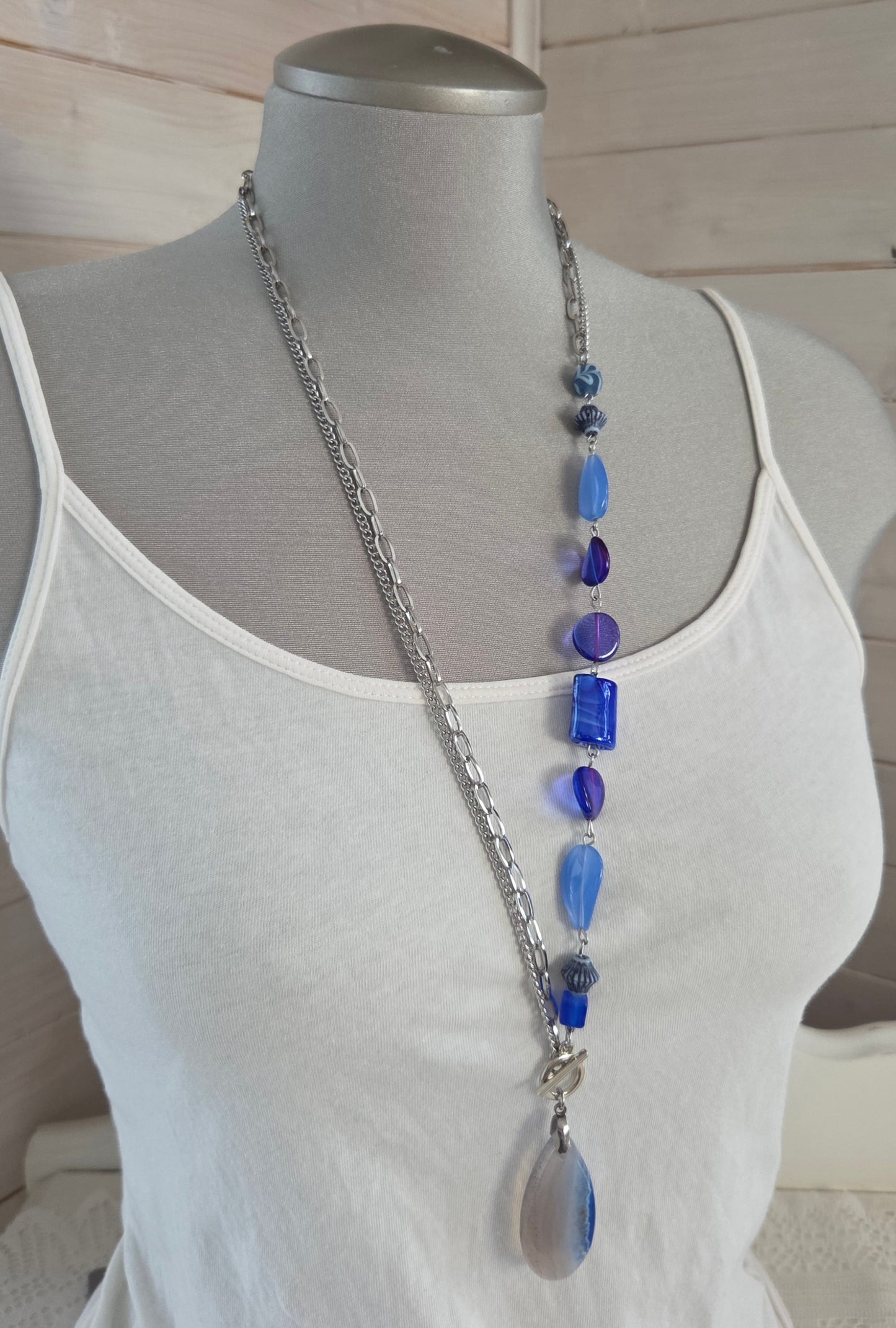 Collier asymétrique bleu électrique