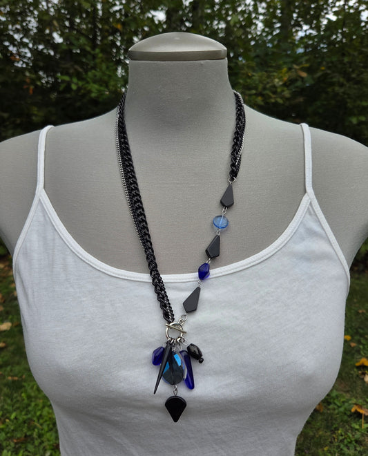 Collier Asymétrik noir et bleu royal