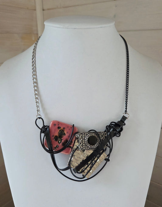 Collier mi-long Framboise