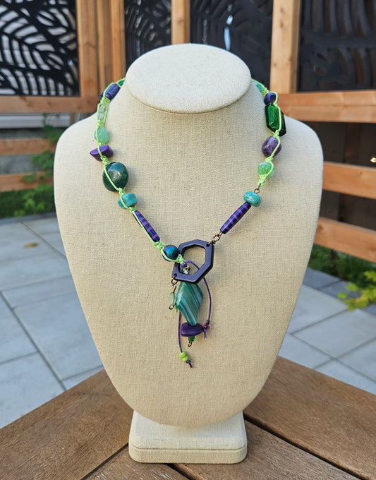 Collier Tzygane lime, vert et mauve