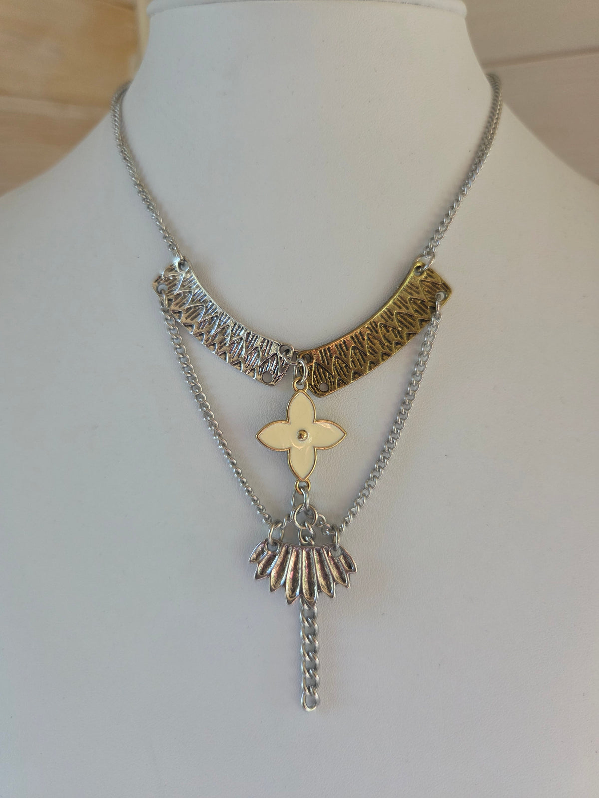 Collier Chic Recyc fleur blanche