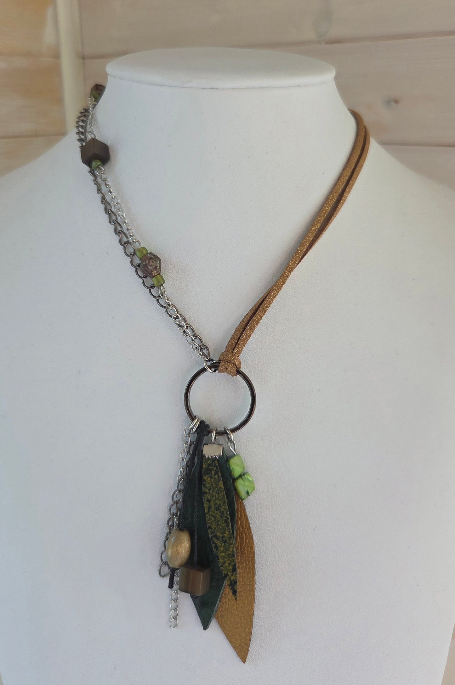 Collier Feuille kaki et tan