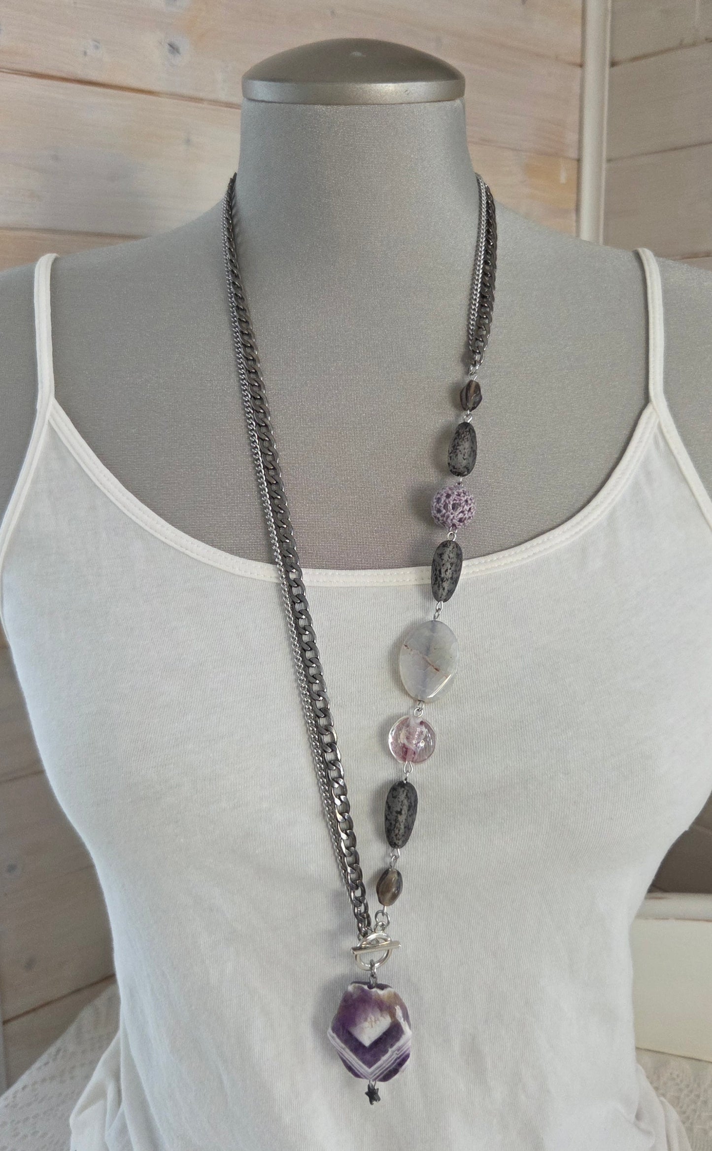 Collier asymétrique lilas et gris
