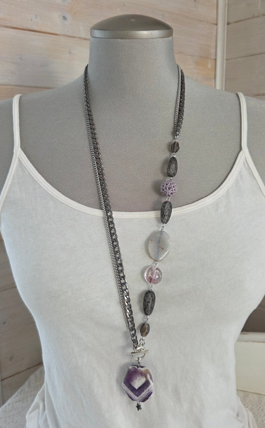 Collier asymétrique lilas et gris