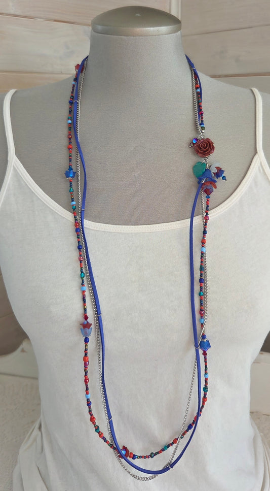Collier Rosée long rouge et bleu royal