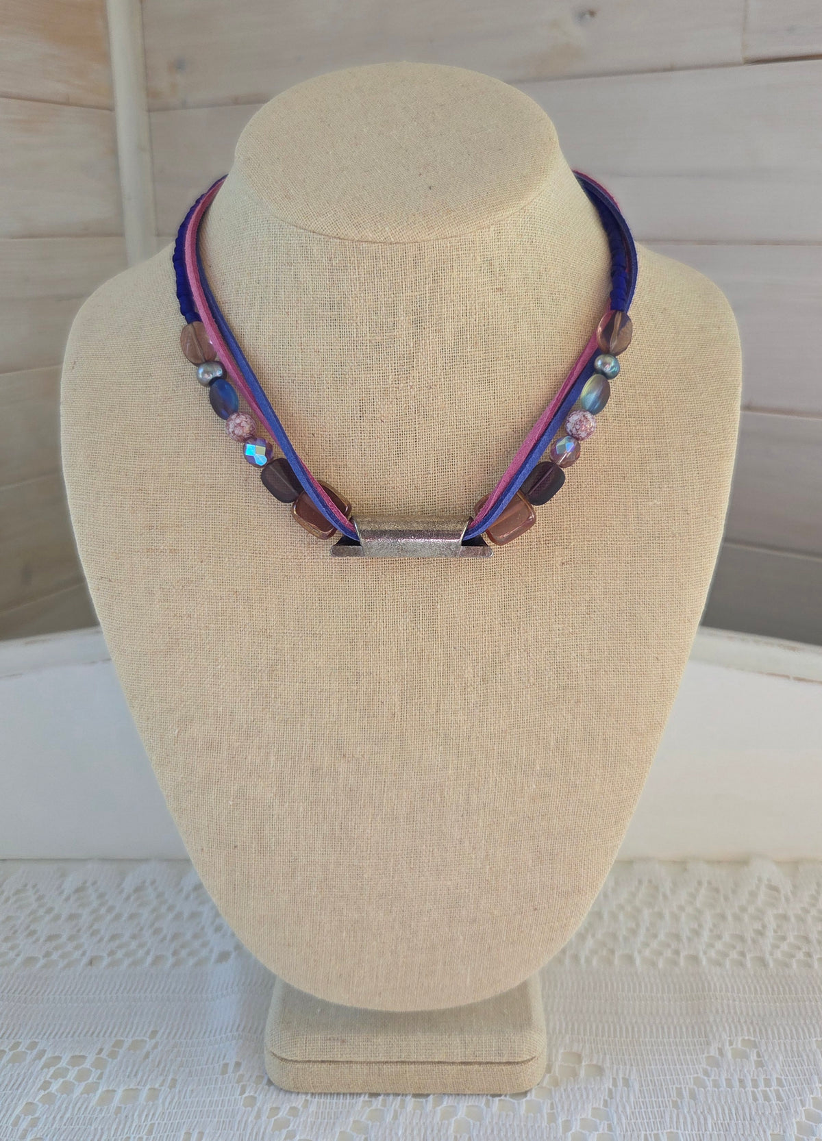 Collier Symétrique bleu et mauve
