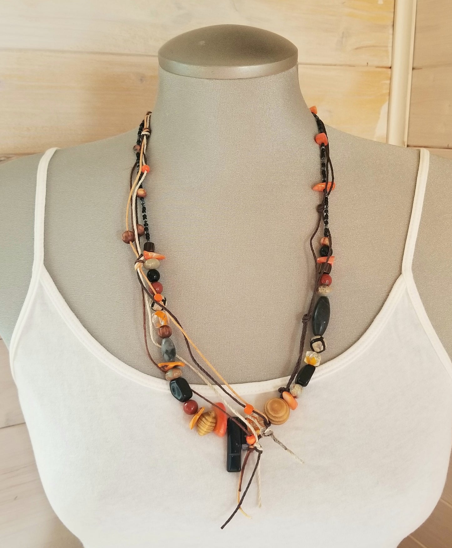 Collier Neytiri noir et orange