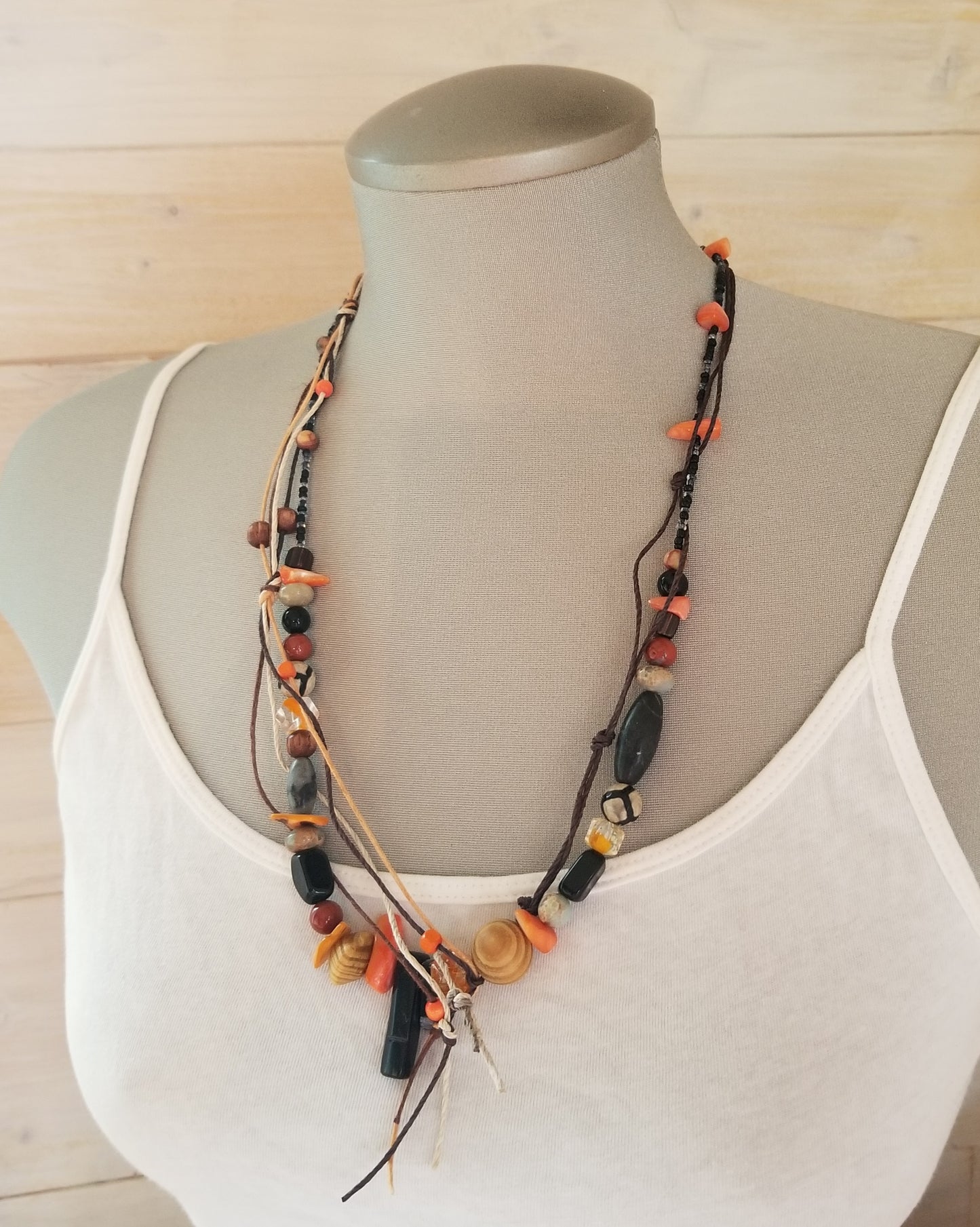 Collier Neytiri noir et orange