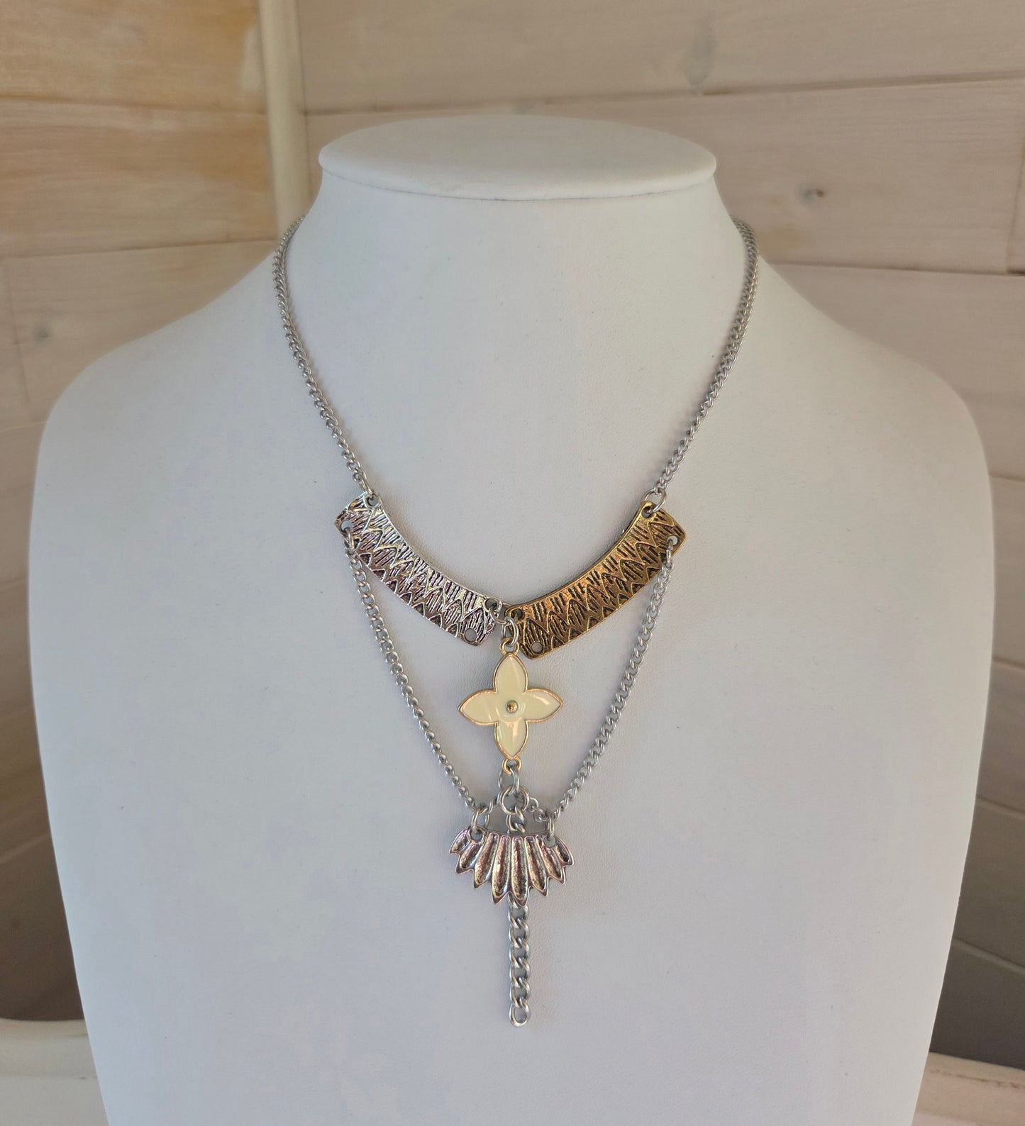 Collier Chic Recyc fleur blanche