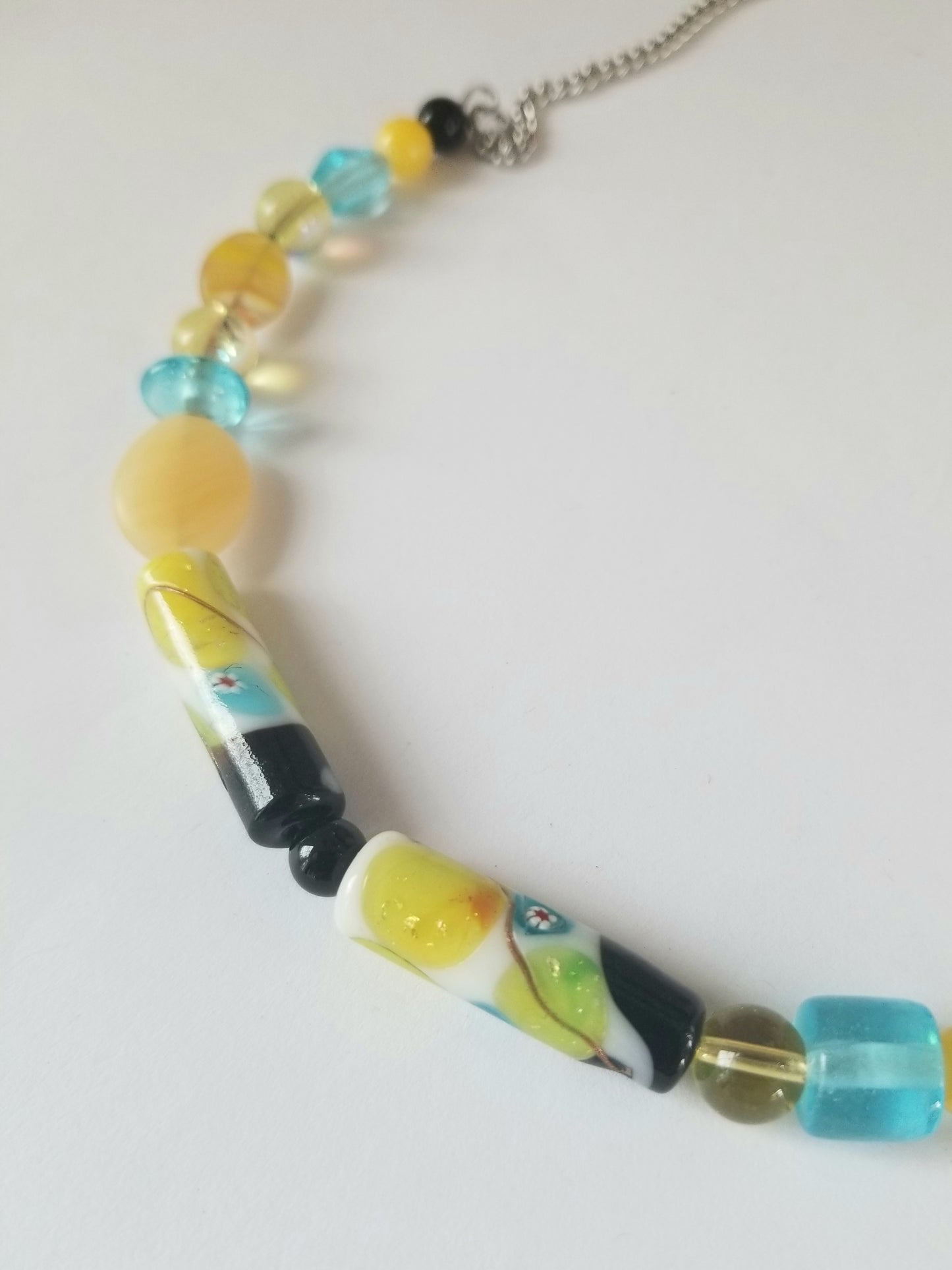 Collier Simple jaune, bleu et noir