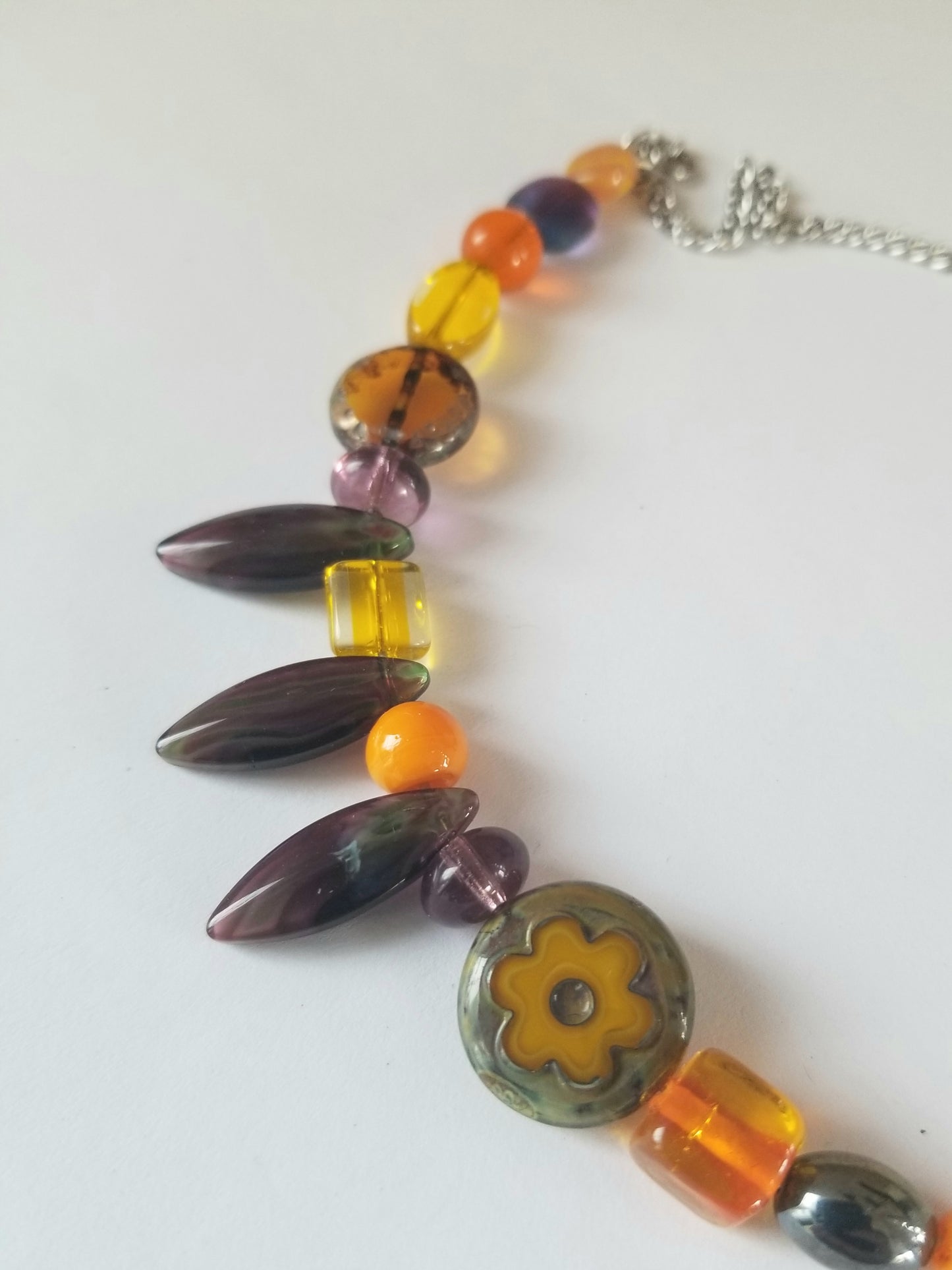 Collier Simple jaune, mauve et orange