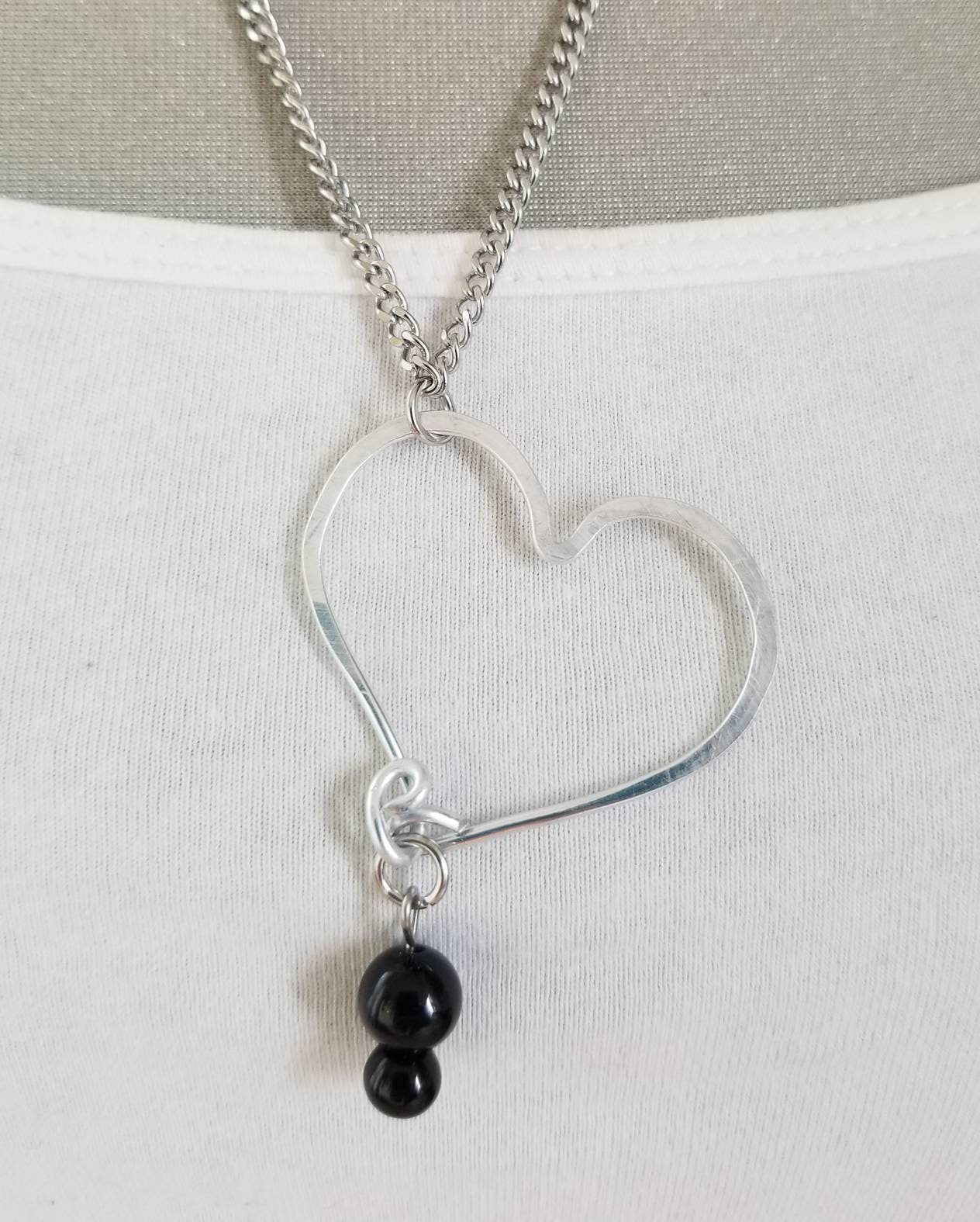 Collier Coeur de Vlimeuse, aluminium martelé, à la main